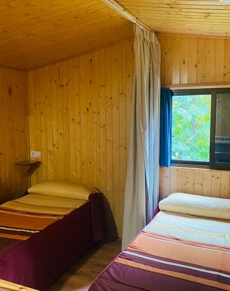 3-person cabins with 1 double and 1 single bed