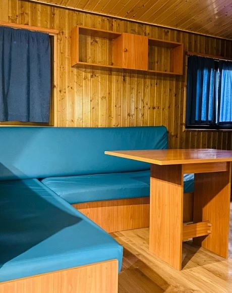 3-person cabins with 1 double and 1 single bed